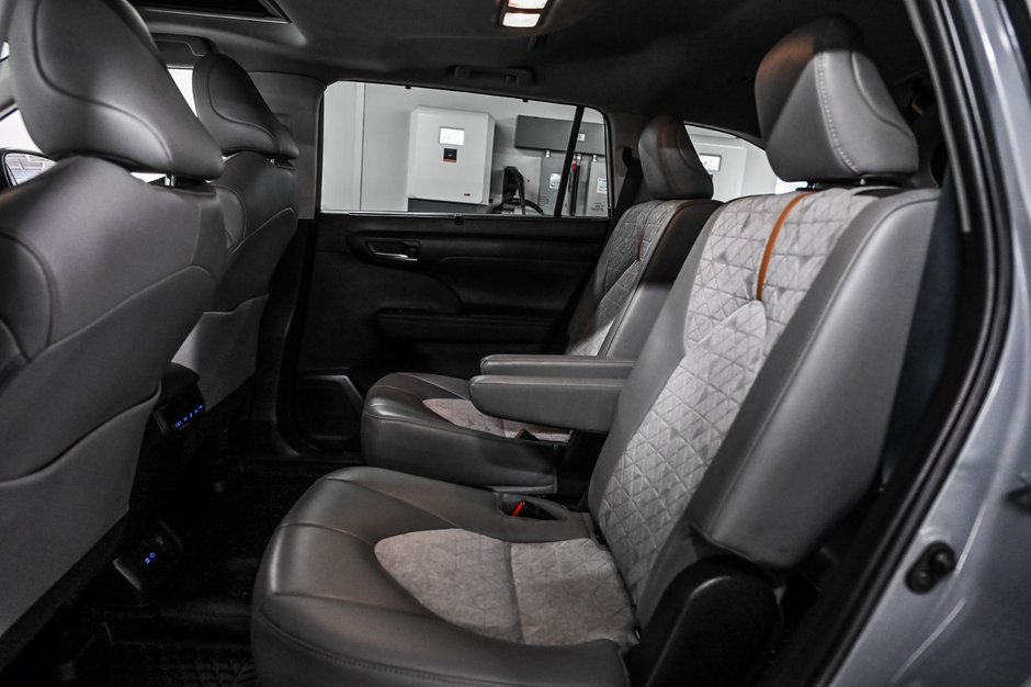 Toyota Highlander Hybrid XLE 2022-30