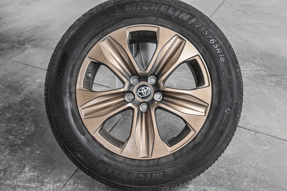 Toyota Highlander Hybrid XLE 2022-3