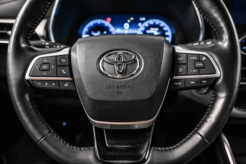 Toyota Highlander Limited 2023-17