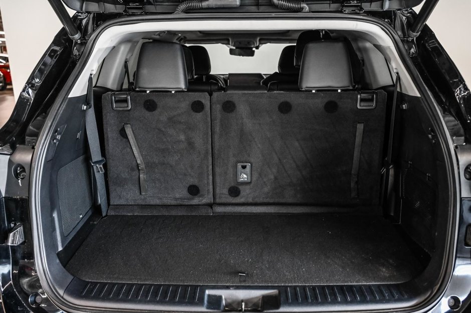 Toyota Highlander Limited 2023-9