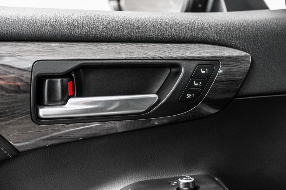 Toyota Highlander Limited 2023-14