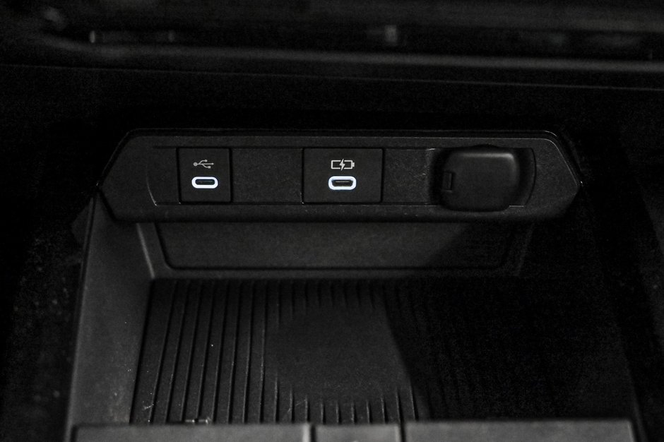 Toyota Prius Plug-In Hybrid SE 2025-15