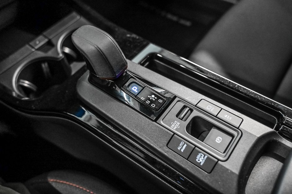 Toyota Prius Plug-In Hybrid SE 2025-13