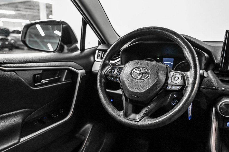 2022 Toyota RAV4 LE-18