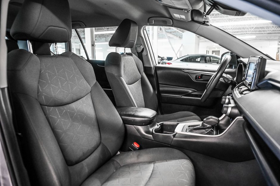 2022 Toyota RAV4 LE-21