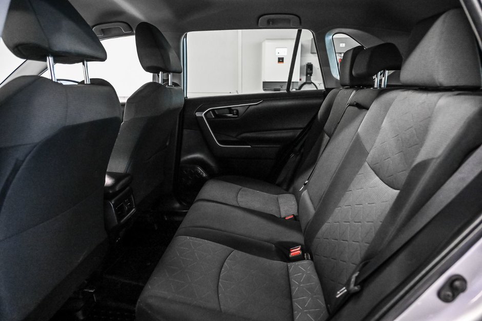 2022 Toyota RAV4 LE-16