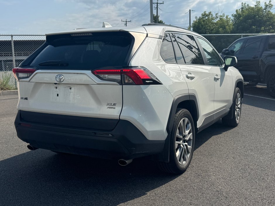 2022 Toyota RAV4 XLE-2