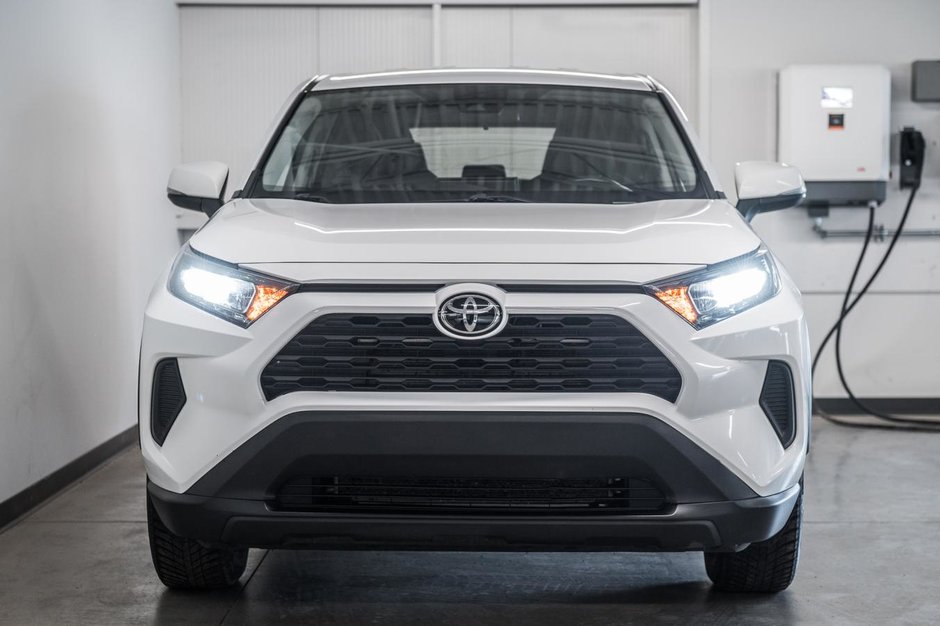 Toyota RAV4 LE 2023-1
