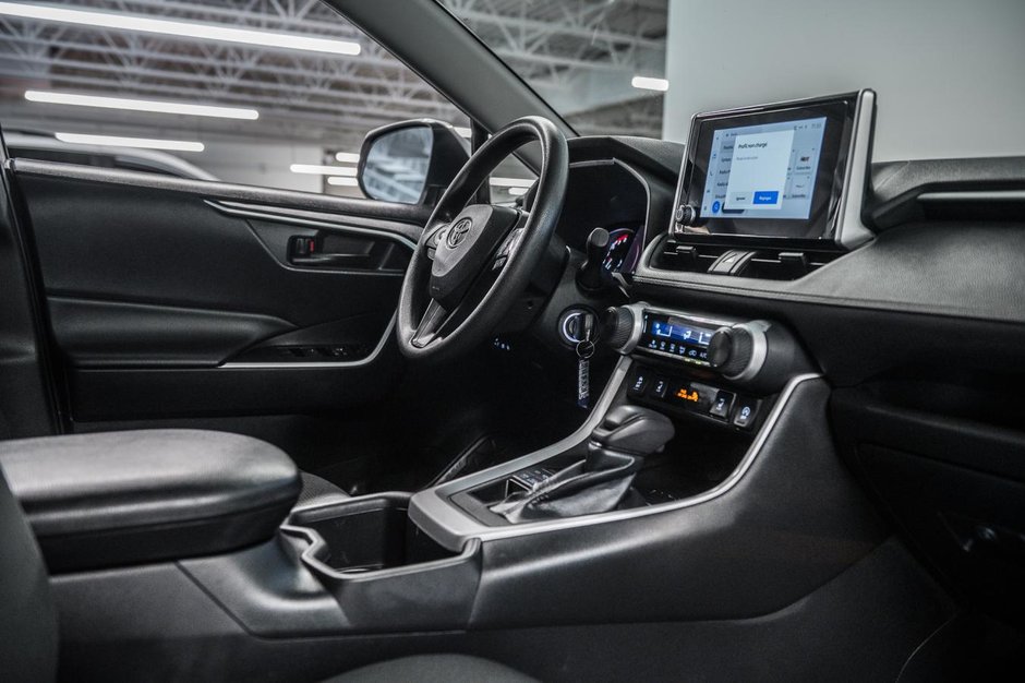 Toyota RAV4 LE 2023-28