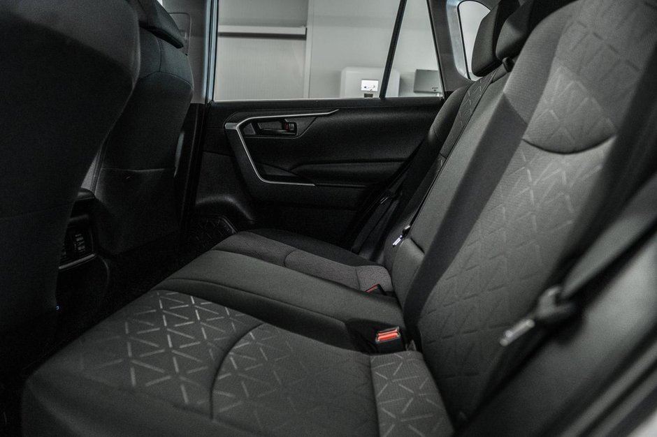 Toyota RAV4 LE 2023-24