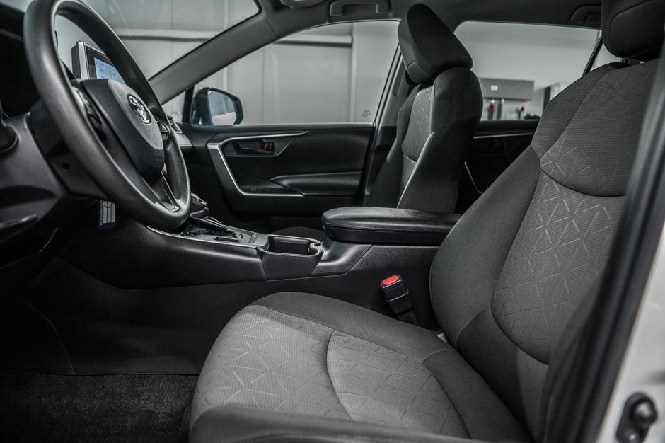 Toyota RAV4 LE 2023-12