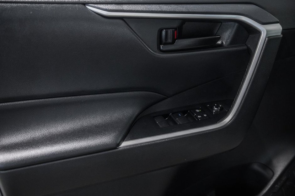 Toyota RAV4 LE 2023-11