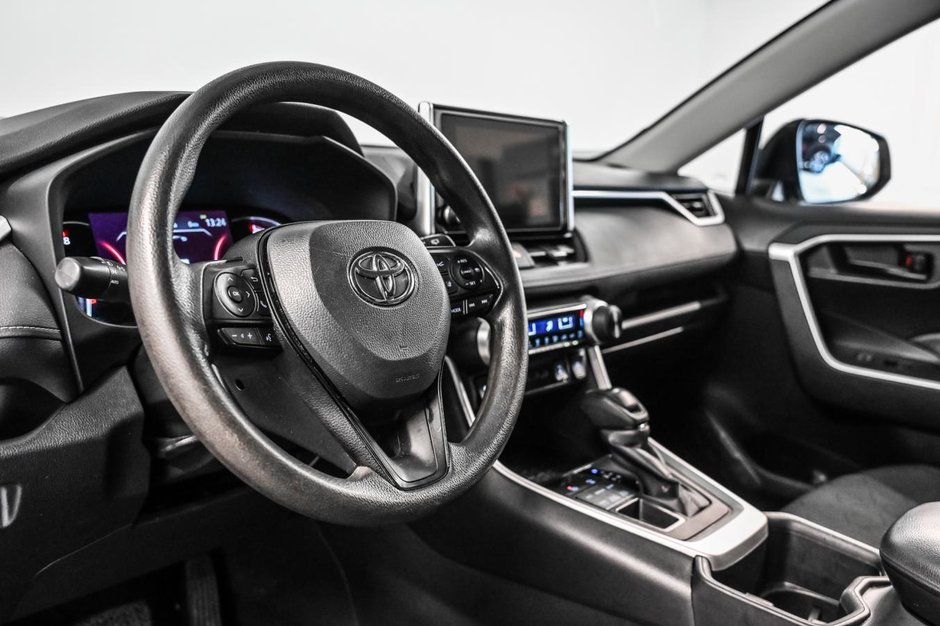 2023 Toyota RAV4 LE-9