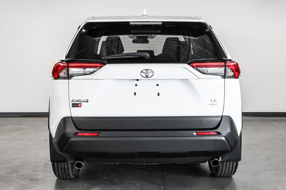 2023 Toyota RAV4 LE-4