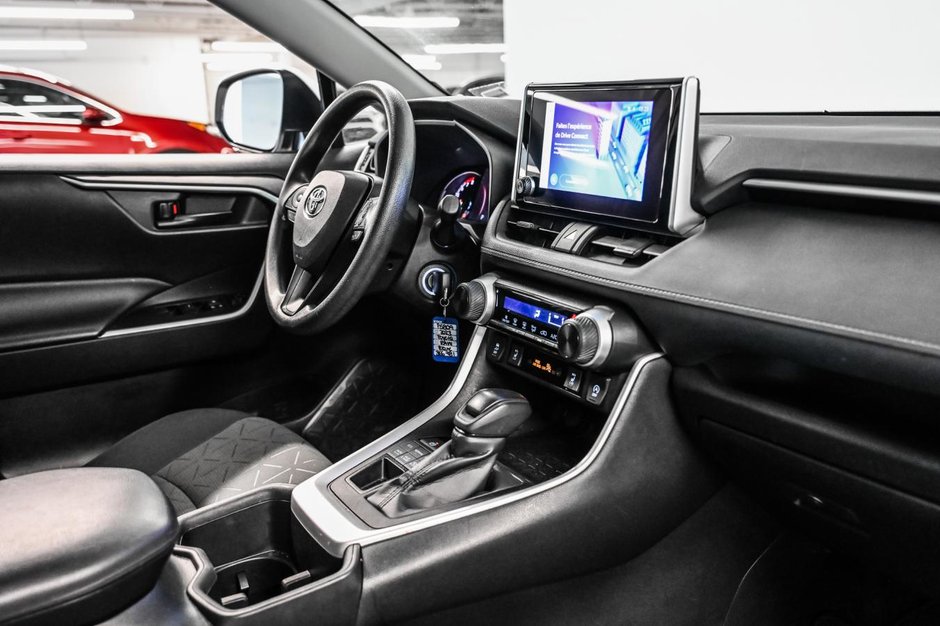 2023 Toyota RAV4 LE-23