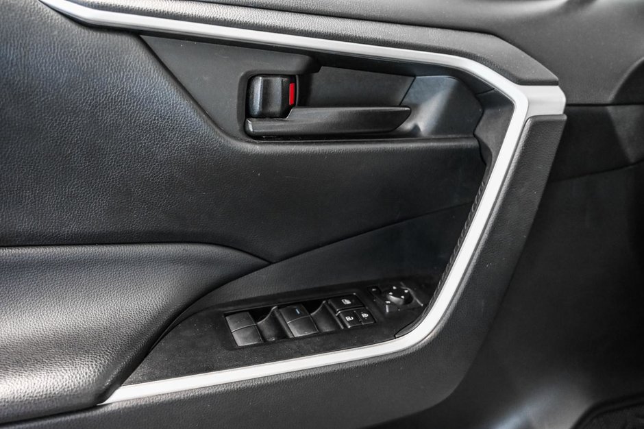 2023 Toyota RAV4 LE-10