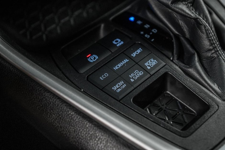 Toyota RAV4 LE 2023-23