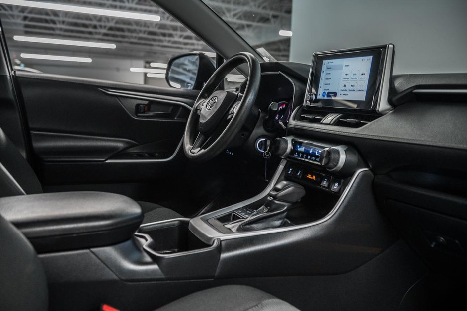 Toyota RAV4 LE 2023-28