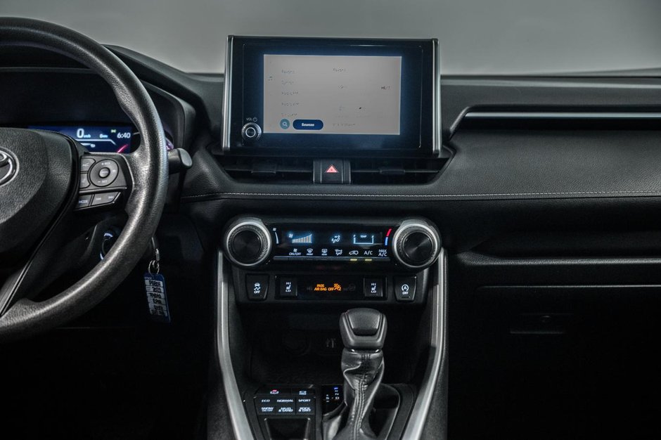 Toyota RAV4 LE 2023-27