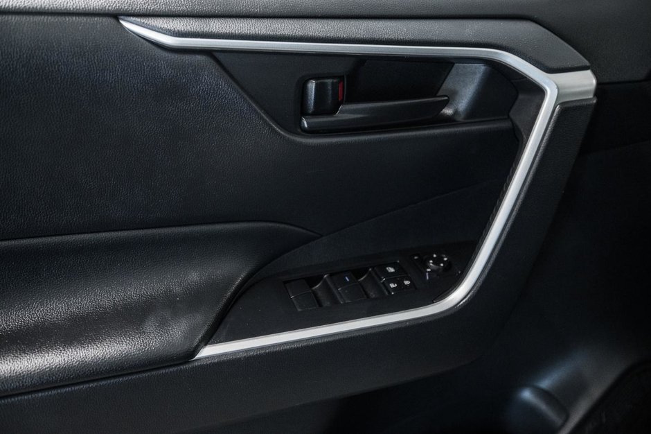 Toyota RAV4 LE 2023-11