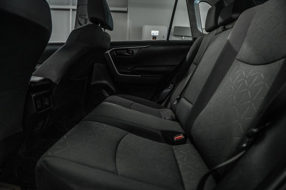 Toyota RAV4 LE 2023-24