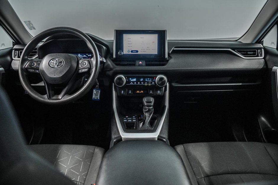 Toyota RAV4 LE 2023-25