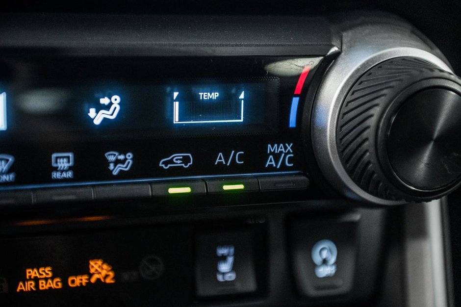 Toyota RAV4 LE 2023-21