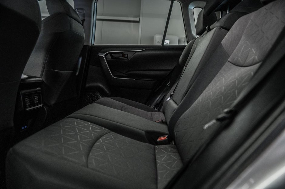 Toyota RAV4 LE 2023-24