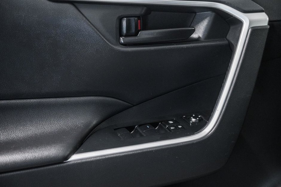 Toyota RAV4 LE 2023-11