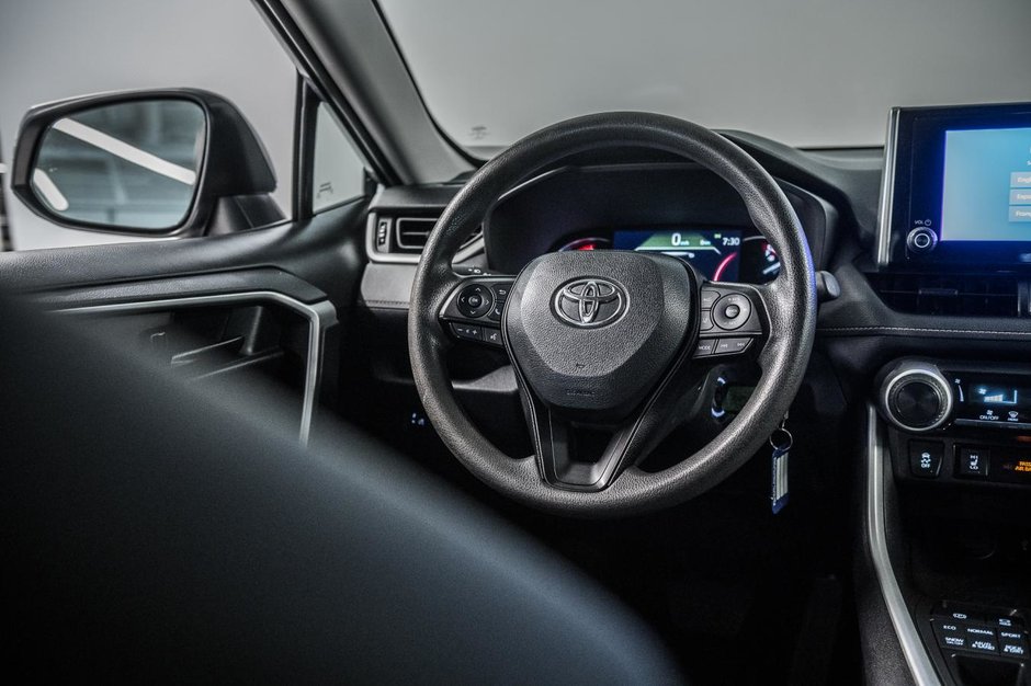 Toyota RAV4 LE 2023-26