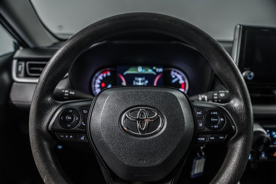 Toyota RAV4 LE 2023-15