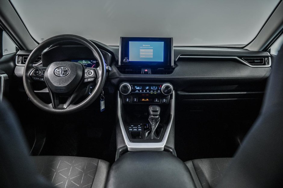 Toyota RAV4 LE 2023-25