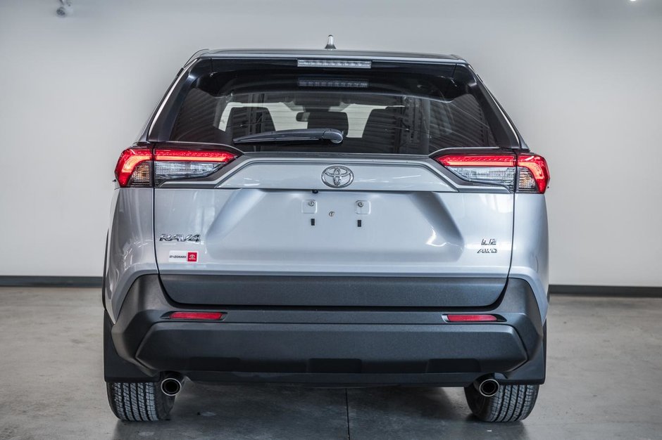 Toyota RAV4 LE 2023-6