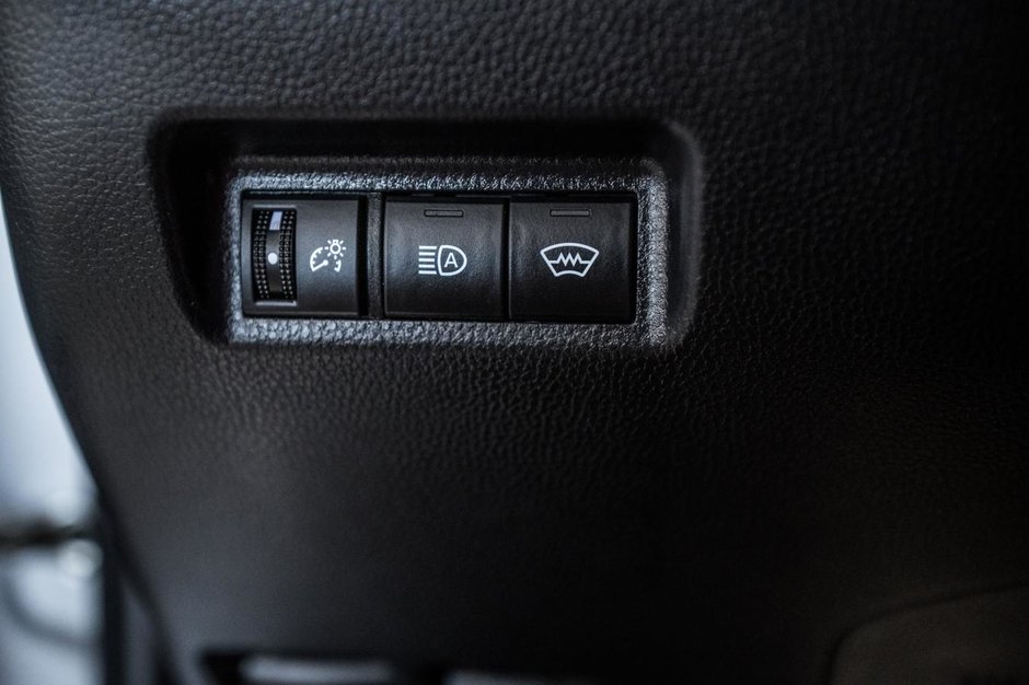 Toyota RAV4 LE 2023-14