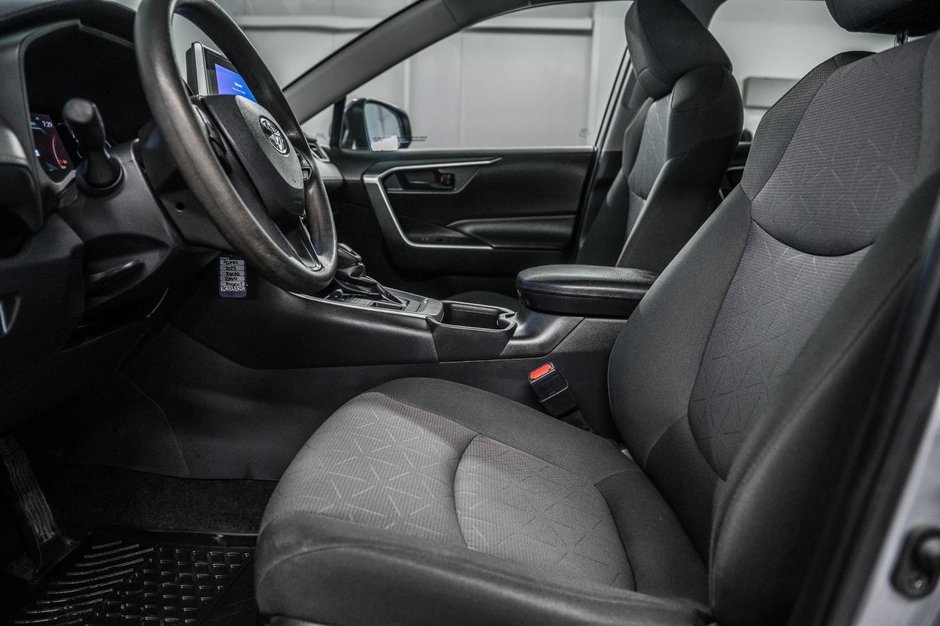 Toyota RAV4 LE 2023-12