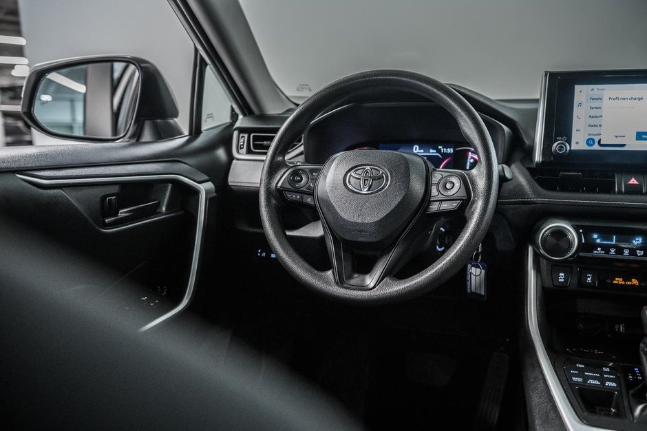 Toyota RAV4 LE 2023-26