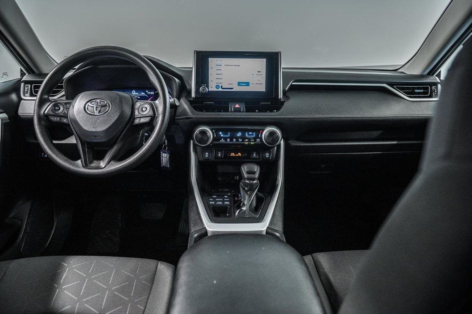 Toyota RAV4 LE 2023-25