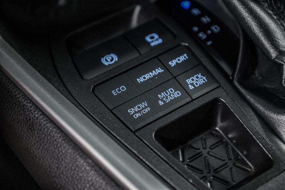 Toyota RAV4 LE 2023-23