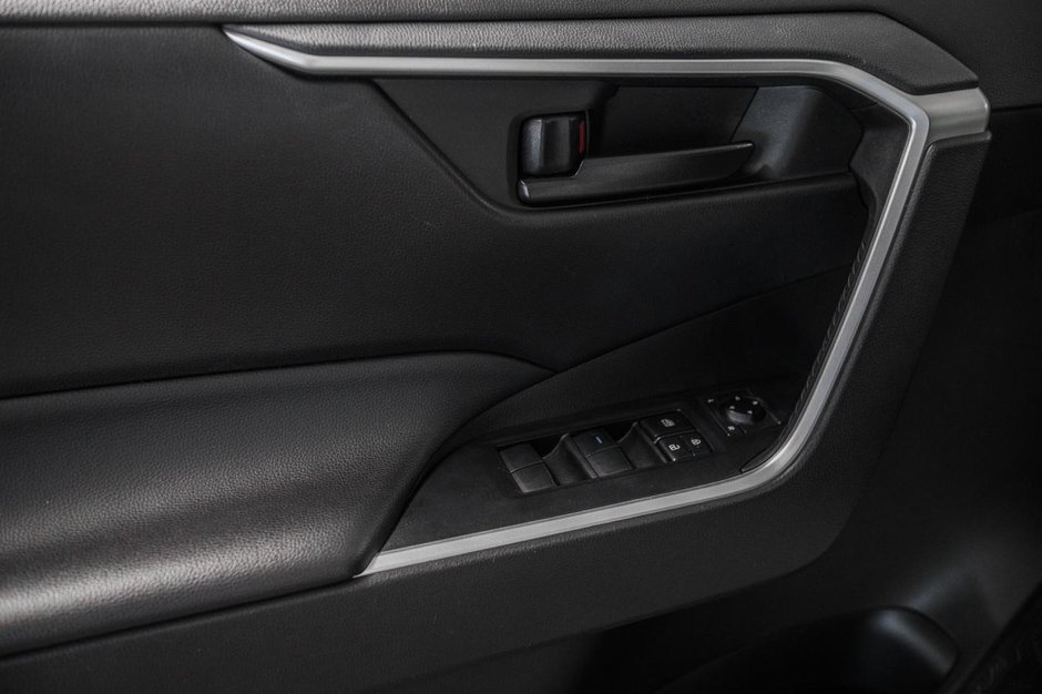 2023 Toyota RAV4 LE-11