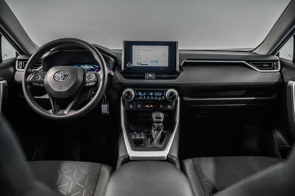 2023 Toyota RAV4 LE-24