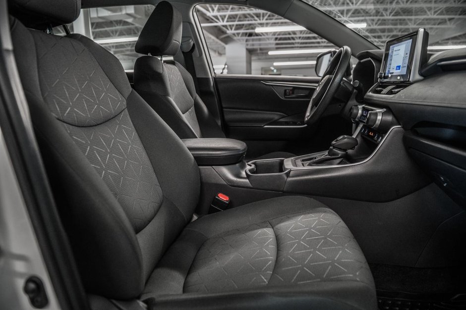 2023 Toyota RAV4 LE-28