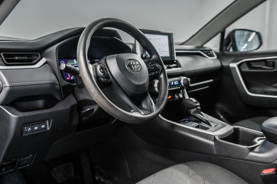 2023 Toyota RAV4 LE-13