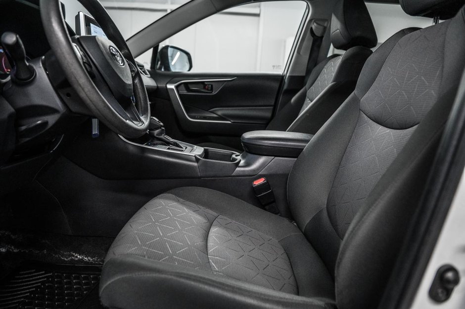 2023 Toyota RAV4 LE-12