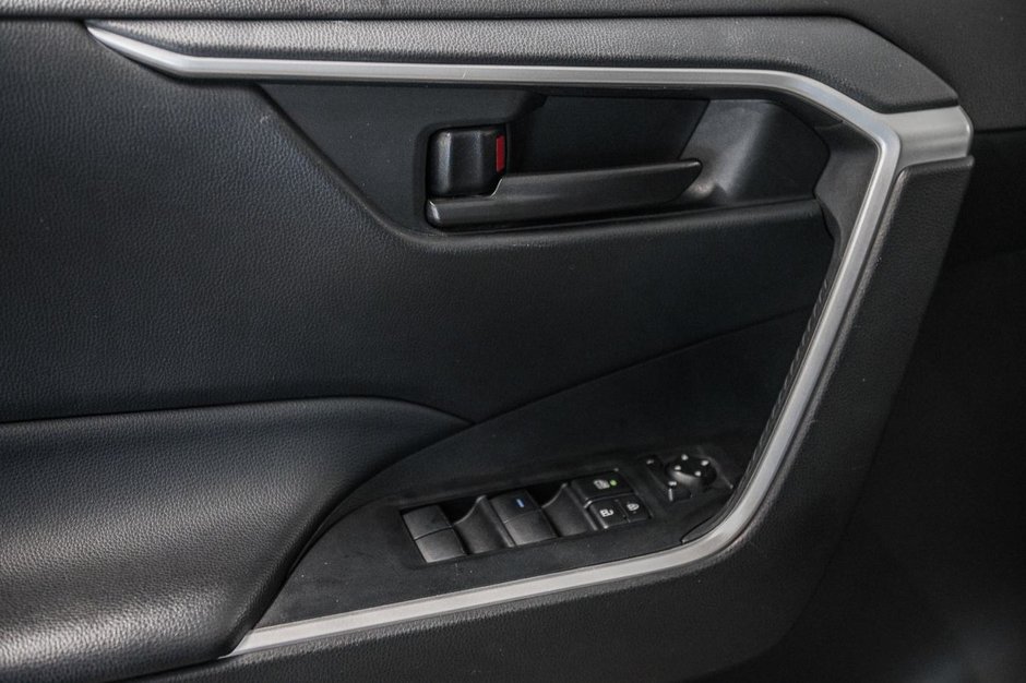 Toyota RAV4 LE 2023-11