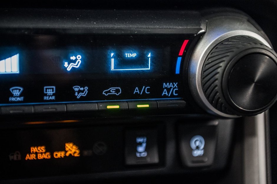 Toyota RAV4 LE 2023-21