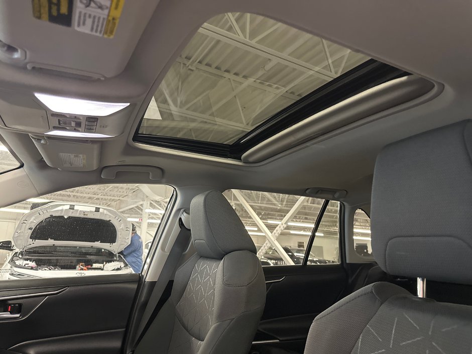2023 Toyota RAV4 XLE-10