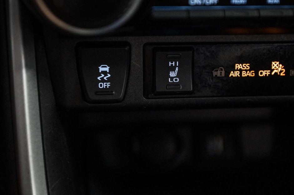 Toyota RAV4 LE 2024-22