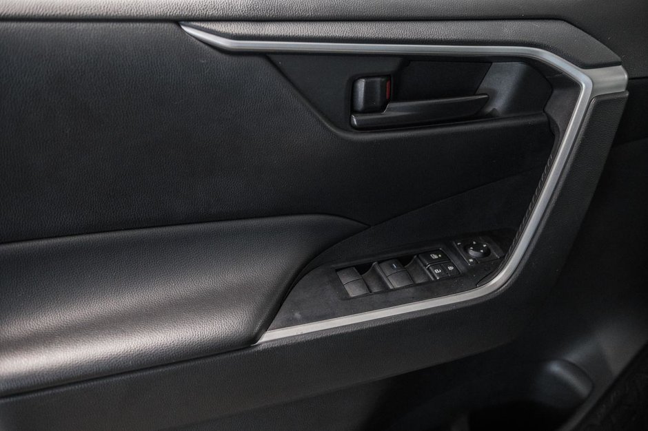 Toyota RAV4 LE 2024-11