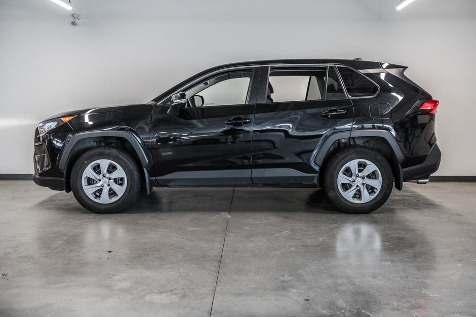 Toyota RAV4 LE 2024-4