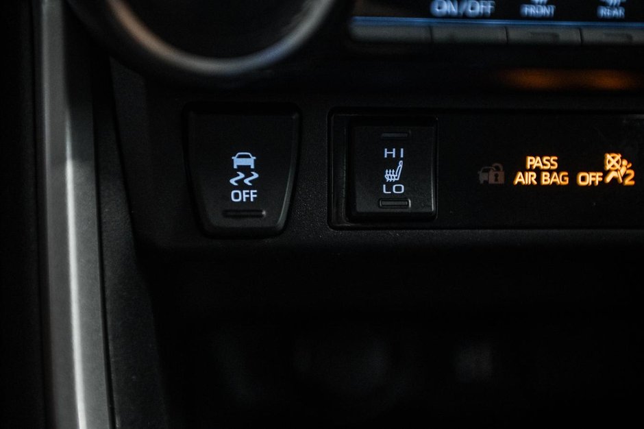 Toyota RAV4 LE 2024-20